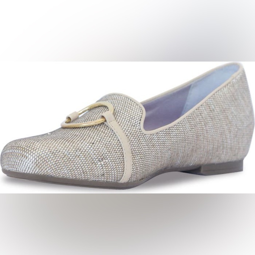 New | Munro Sunisa Women Elegant Beige Comfort Flat Loafers, size 10.5W‎